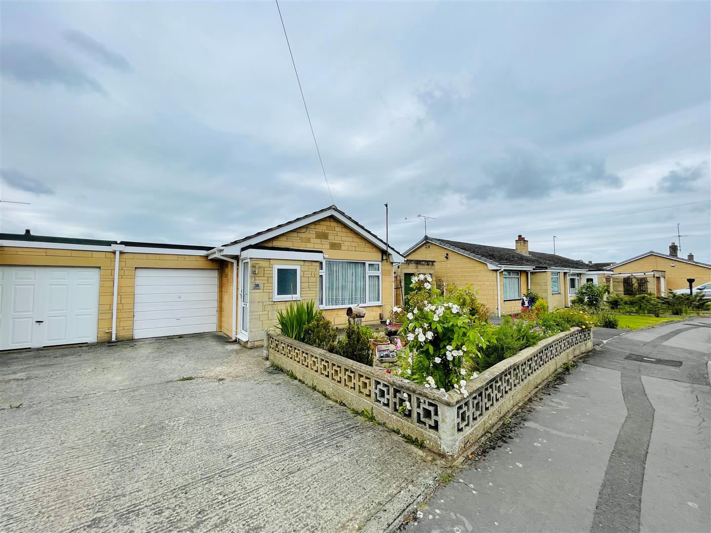 Savernake Avenue, Melksham Lock and Key